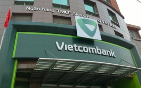 Khách phản ứng tăng phí, Vietcombank khẳng định "thu phí thấp nhất thị trường"