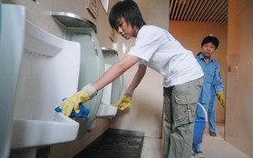 Trung Quốc: Muốn ứng tuyển nhân viên quản lý nhà vệ sinh công cộng phải có bằng đại học