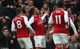 Arsenal nhọc nhằn vượt qua Stoke City nhờ 2 quả penalty ở những phút cuối trận