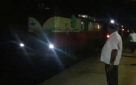 Video: Mất đầu máy, tàu hỏa chạy ngược 12 km khiến hành khách hoảng loạn