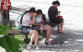 Clip: Cô gái bật khóc với người lạ "Em áp lực thi cử quá, chị có thể ôm em 1 lát được không?" và phản ứng bất ngờ