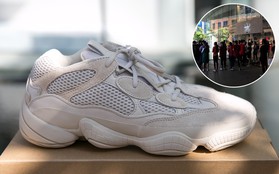 Dân tình cắm cọc qua đêm, xếp hàng kín mít tại Bitexco Sài Gòn để canh mua Yeezy 500 Blush