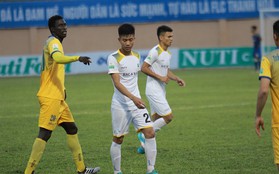 Đội trưởng Thanh Hóa yêu cầu đồng đội khóa chặt sao U23 Việt Nam