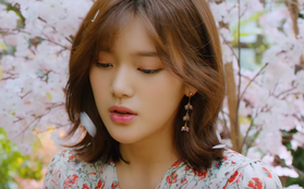 Nữ idol được dự đoán kế vị IU khoe giọng ngọt lịm trong MV mùa xuân