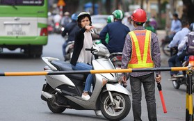 Chặn 1 chiều trên đường Cát Linh, nhiều người bỡ ngỡ, giao thông ùn tắc giờ cao điểm