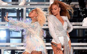 Beyoncé và em gái ngã chổng chân lên trời giữa sân khấu Coachella