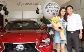 Chồng tâm lý tặng vợ xe hơi Lexus nhân ngày sinh nhật, đã thế còn trang trí bóng bay lãng mạn khiến nhiều người ngưỡng mộ