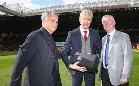 Tiết lộ: Chính Mourinho đề xuất ý tưởng Sir Alex trao kỷ niệm chương cho Wenger