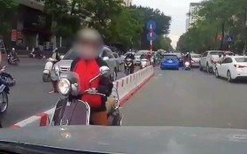 Tài xế ô tô thi gan với ninja Vespa đi vào đường ngược chiều: Em sai rồi anh xin lỗi em đi!