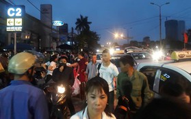 Hơn 4h sáng ngày 1/5, dòng người đã ùn ùn đổ về Hà Nội sau kỳ nghỉ lễ kéo dài