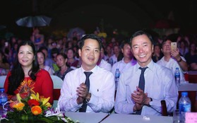 Đại sứ Phạm Sanh Châu ghé thăm phố đi bộ Trịnh Công Sơn trong buổi tối khai mạc