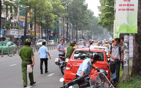 Lực lượng chức năng tiếp tục ra quân "giải cứu" vỉa hè ở trung tâm Sài Gòn