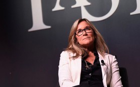 Dõi theo cuộc hành trình của Angela Ahrendts: Từ một cô gái sống ở thị trấn nhỏ, trở thành giám đốc có lương cao nhất Apple, gấp đôi CEO Tim Cook