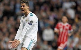 Ronaldo ức chế, la hét vì đồng đội không chuyền bóng ở tư thế thuận lợi