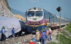 Đường sắt Bắc Nam đã thông tuyến trở lại sau vụ tai nạn thảm khốc giữa tàu SE19 và xe tải