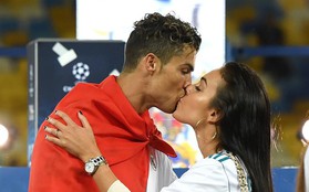 Ronaldo nồng nàn khóa môi Georgina trong ngày đi vào lịch sử Champions League