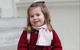 Vừa đón em trai chào đời, Công chúa Charlotte lại vui vẻ đón ngày quan trọng này cùng gia đình
