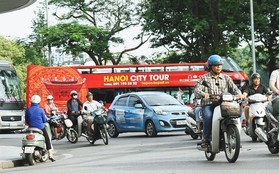 Trải nghiệm xe buýt 2 tầng mui trần ngắm Thủ đô Hà Nội từ trên cao: 300.000 đồng cho một vé liệu có đáng?