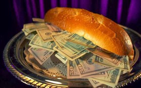 Nhập nhầm mật khẩu thành tiền tip, nữ du khách "boa" luôn 170 triệu đồng chỉ cho vài cái bánh mỳ