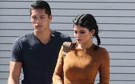 Con gái Kylie quá giống người châu Á, dân tình liền nghi người cha thật sự là vệ sĩ điển trai của cô