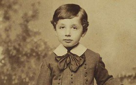 Những bức ảnh tuổi thơ ít người biết của thiên tài vĩ đại bậc nhất thế giới Albert Einstein