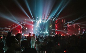 Chùm ảnh đẹp: Huyền thoại Above & Beyond cùng dàn DJ đình đám "thổi bùng" không khí đại nhạc hội EDM tại Hà Nội