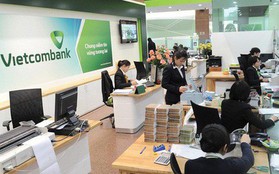 Sau SMS Banking và Mobile Banking, Vietcombank lại tăng phí rút tiền qua ATM