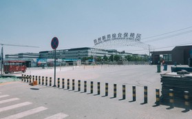 Mục sở thị "kinh đô iPhone" ở Trung Quốc: Tưởng là nhà máy thôi nhưng hóa ra thứ gì cũng có!