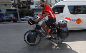 Anh chàng người Ai Cập sang Nga xem World Cup … bằng xe đạp