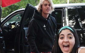 Khoảnh khắc hài hước: Fan nữ lao đến "ké" một bức ảnh khi paparazzi đang chụp Justin Bieber