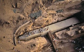 Tấm bia đá bí ẩn ở Trung Quốc: Nặng hơn 31.000 tấn, cao gần bằng tượng Nữ thần Tự Do