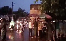 Chạy lên vỉa hè tránh mưa, thanh niên va vào xe tải tử vong thương tâm