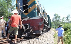 Nghệ An: Xe ben bị tàu hàng đâm ngang khi cố băng qua đường sắt