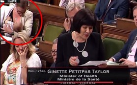 Video: Nữ bộ trưởng Canada cho con bú trong phiên họp quốc hội gây "bão"
