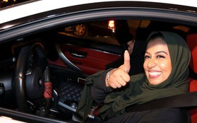 Phụ nữ Ả Rập Saudi được lái xe: Chị em háo hức lên đường giữa đêm