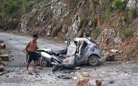 Lai Châu: Hòn đá lăn từ trên núi đè bẹp chiếc ô tô, tài xế tử vong thương tâm