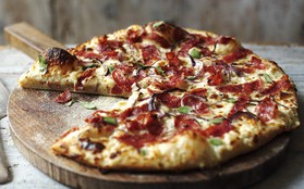 Được một hoàng hậu khen ngợi, chiếc bánh pizza bỗng "đổi đời" từ món ăn của người nghèo thành biểu tượng ẩm thực Ý