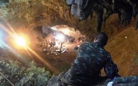 Truyền thông Thái Lan bị cáo buộc cản trở việc cứu hộ đội bóng mắc kẹt trong hang động