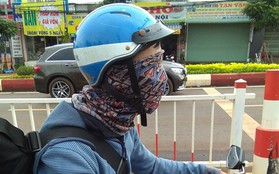 Bình Phước: Dân tình hoảng hốt khi nhìn thấy siêu ninja bịt kín mặt và hai mắt vẫn chạy xe máy đi băng băng trên đường