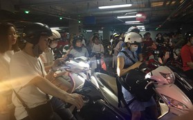 Hà Nội: Hàng trăm người mắc kẹt tại hầm gửi xe trung tâm thương mại Artemis