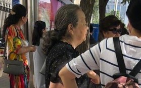 "Dung Ma Ma" Lý Minh Khải tuổi 82 vẫn một mình đi xe bus, vui vẻ khi được fan nhận ra