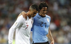 Ronaldo có hành động đẹp khi dìu Cavani chấn thương rời sân