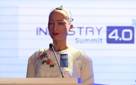 Robot Sophia vừa “khen khéo” Sơn Tùng M-TP trong bài phát biểu của mình