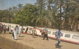Trật bánh tàu chở khách ở Ai Cập: Ít nhất 58 người bị thương