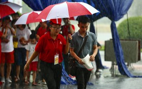 Gần 1.000 người đội mưa tham gia hiến máu trong ngày hội "Giọt hồng tri ân và Hành trình Đỏ lần thứ VI - 2018"