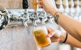Nhằm nâng cao nhận thức về tình trạng thiếu nước, Carlsberg nghiên cứu làm hẳn bia từ…nước thải