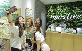 Min cùng các beauty bloggers rủ nhau mua sắm mỹ phẩm đậm chất Hàn