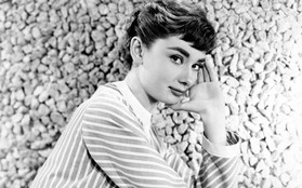 Chỉ có thể là biểu tượng thời trang Audrey Hepburn: Diện đồ tối giản, đậm chất “tomboy” mà vẫn đẹp đến nao lòng