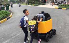 Trung Quốc: Robot vận chuyển "tiểu hoàng mã" đang đe dọa nghề shipper như thế nào?