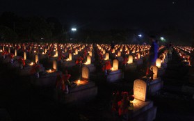 Hơn 11.000 ngọn nến được thắp tri ân các anh hùng, liệt sỹ tại Nghĩa trang Việt Lào